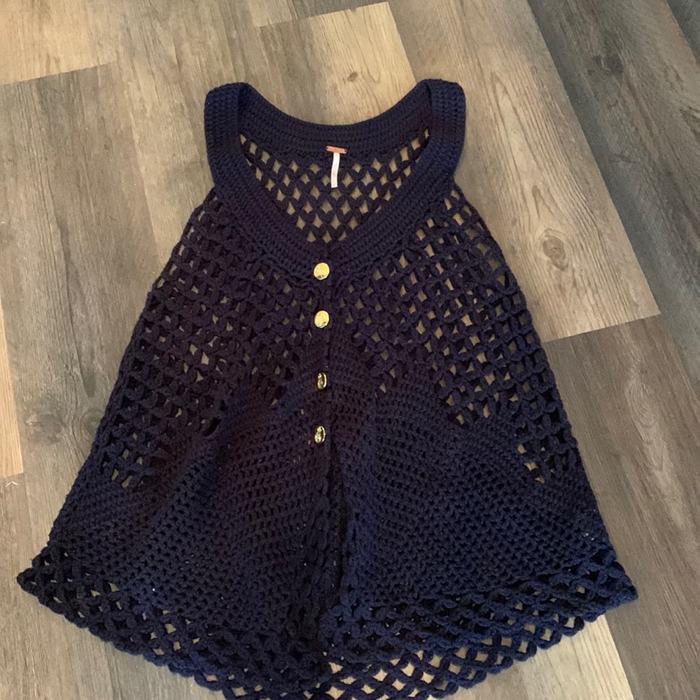 Free People NWOT crocheted navy blue summer top.‎ Retail 140